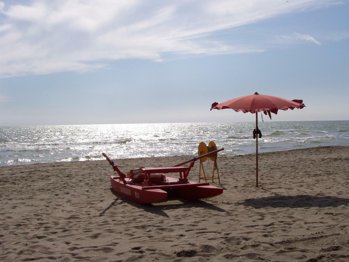 Fregene Summer Beach Фреджене Екстериор снимка